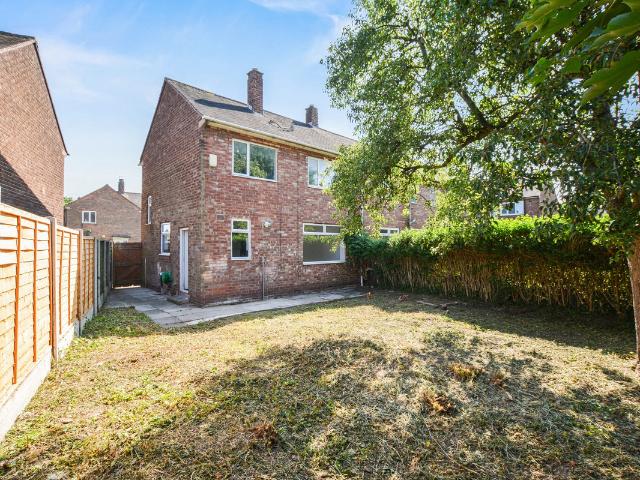 2 bed Terraced House To Let