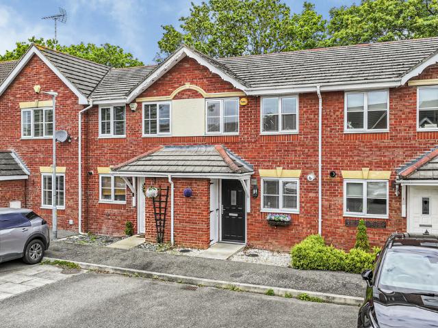 2 bed Terraced House To Let