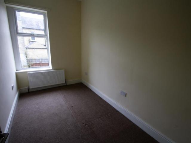 2 bed terraced house to rent in Oak Street, Elland