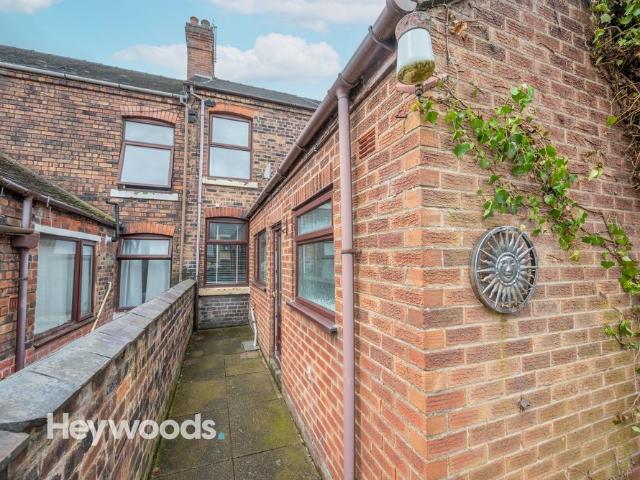 2 bed terraced house to rent in Campbell Terrace, Stoke On Trent, ST1