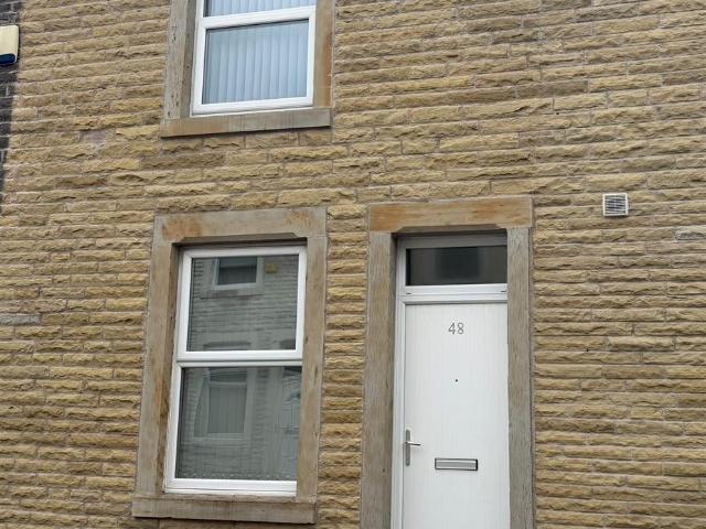 2 bed terraced house to rent in Grange Street, Burnley, BB11