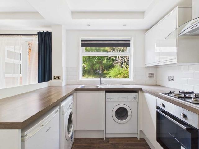 2 bed terraced house to rent in Hawkesley End, Birmingham, B38