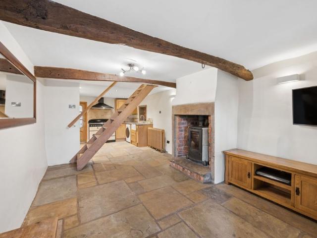 2 bed terraced house to rent in Hill Top, Bolton, BL1