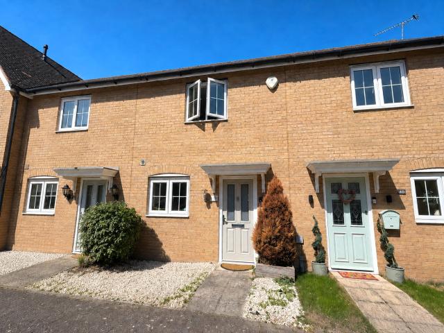 2 bed terraced house to rent in Temple Way, Rayleigh, Essex, SS6