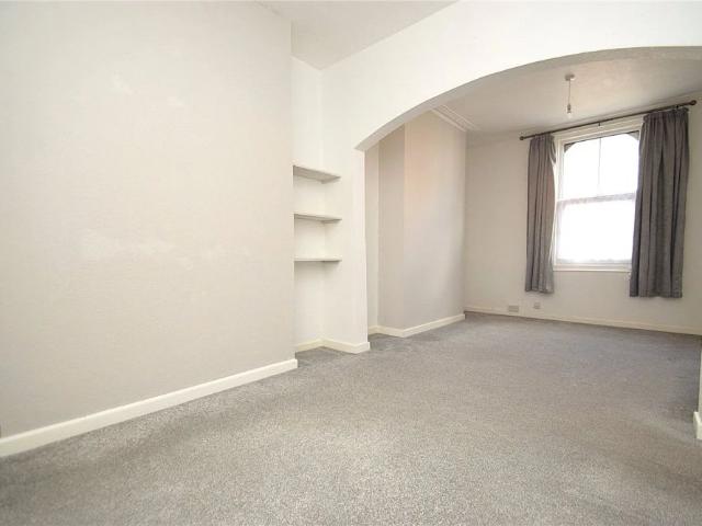 2 bed terraced house to rent in Victoria Street, Scarborough, North Yorkshire, YO12