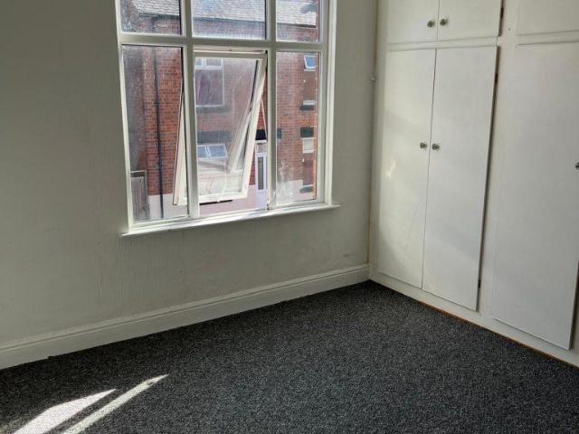 2 Bed – Terraced House Warren. 2 bed terraced house to rent £1,200 pcm £277 pw