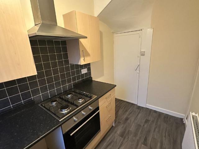 2 Bed Terraced House, Woodlea Mount, LS11