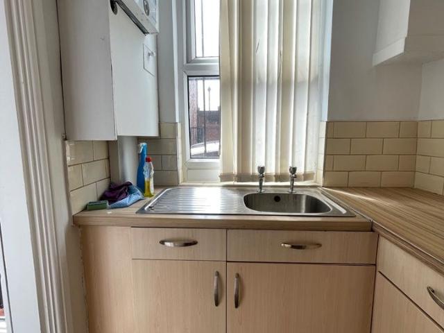 2 Bed Terraced House, Woodview Mount, LS11