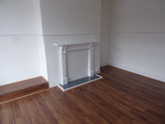 2 Bed Terraced House, Woodview Road, LS11