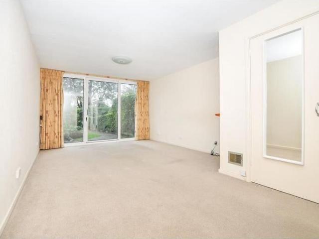 2 Bed Terraced House, Alpine Close, CR0