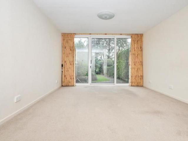 2 Bed Terraced House, Alpine Close, CR0