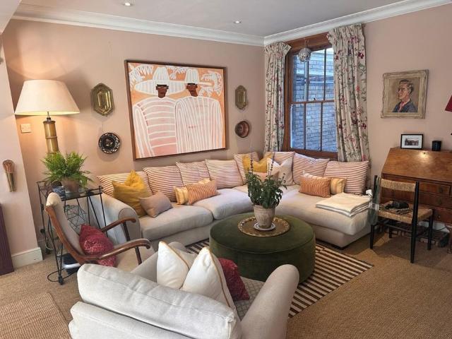 2 Bed Terraced House, Ashbury Road, SW11