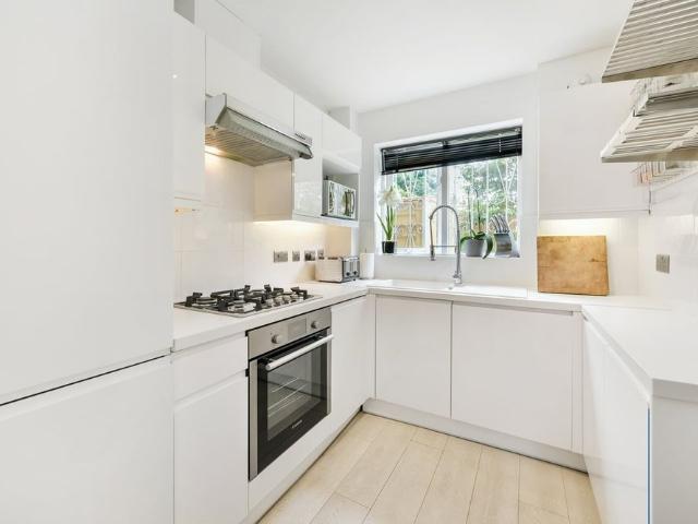 2 Bed Terraced House, Cicada Road, SW18