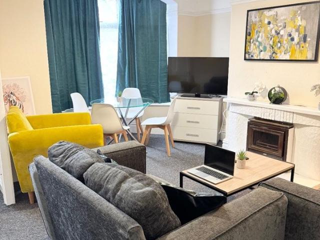 2 Bed Terraced House, Coniston Avenue, IG11