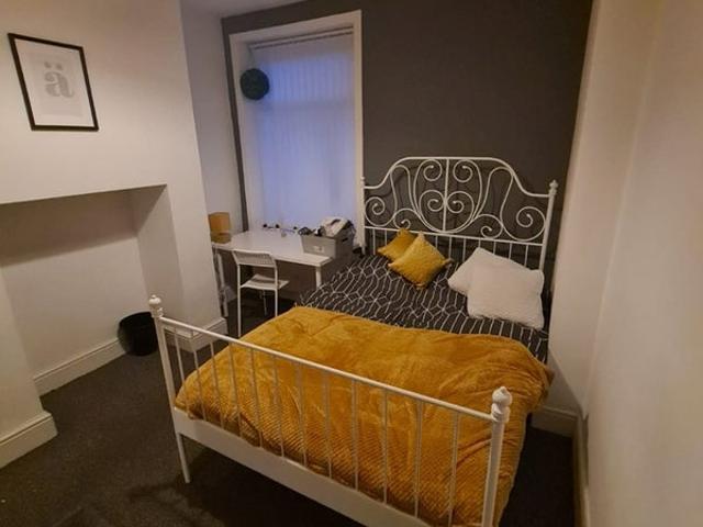 2 Bed Terraced House, Cromwell Road, M6
