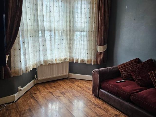 2 Bed Terraced House, Devon Road, IG11