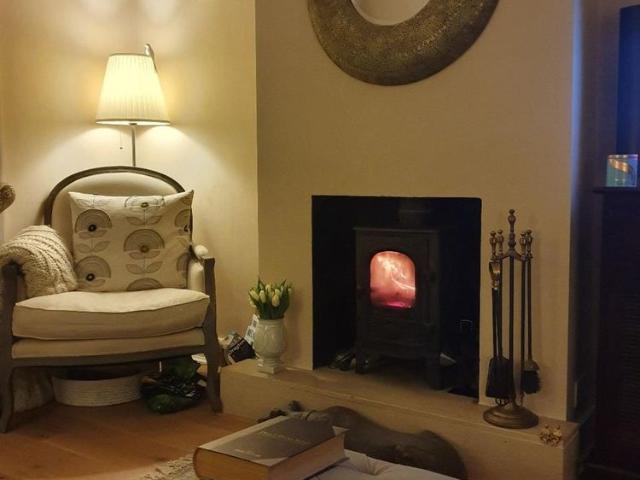 2 Bed Terraced House, Dupont Road, SW20