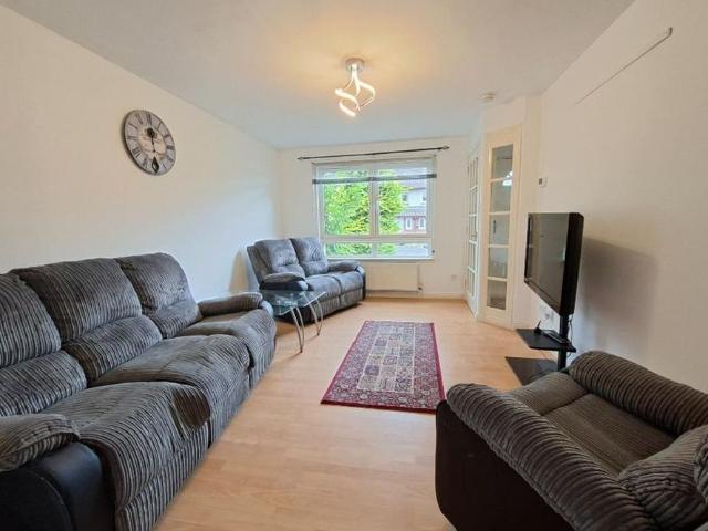 2 bed terraced house for rent in Fernieside
