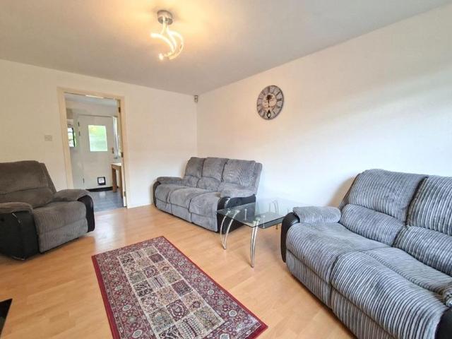 2 bed terraced house for rent in Fernieside