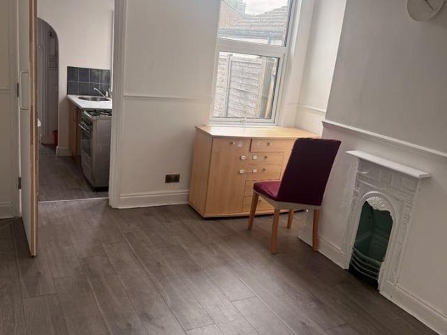 2 Bed Terraced House, Frederick St, LU2
