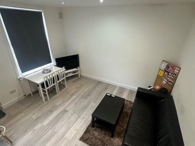 2 Bed Terraced House, Glossop St, LS6