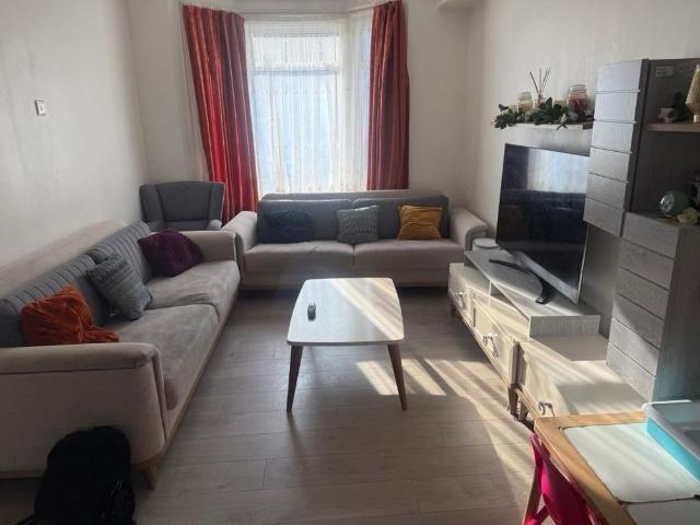 2 Bed Terraced House, Haselbury Road, N18