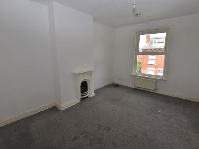 2 Bed Terraced House, Lascelles Road West, LS8