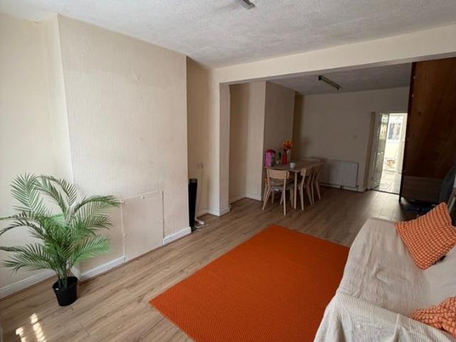 2 Bed Terraced House, Mitcham Road, CR0