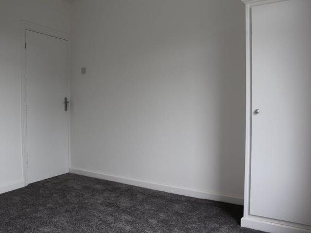 2 Bed Terraced House, Strathmore Avenue, LU1