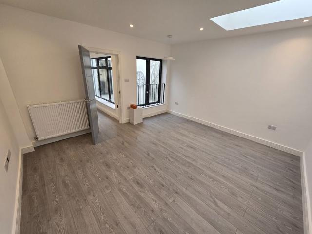 2 Bed Terraced House, Sydenham Road, CR0
