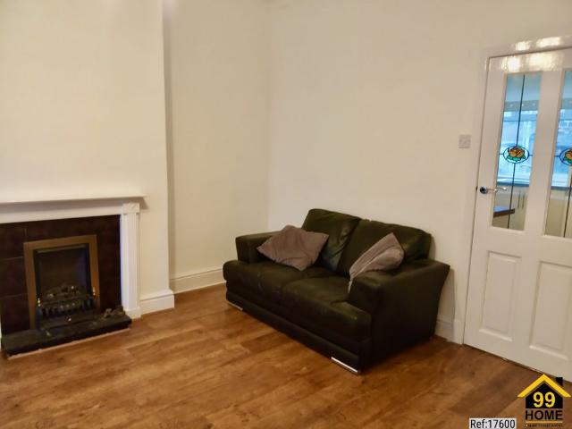 2 bed Terraced in Holgate Street Briercliffe, Burnley, BB10 2HQ