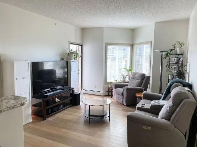 2 BED TOP FLOOR CONDO $1900 ALL IN — 2 Bedrooms Condo Unit