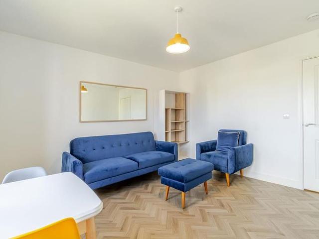 2 bed top floor flat for rent in Tranent
