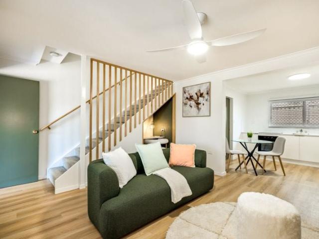 2 Bed Town House For sale, fully renovated