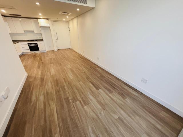 2 Bed Unfurnished Apartment in Illovo for Rent