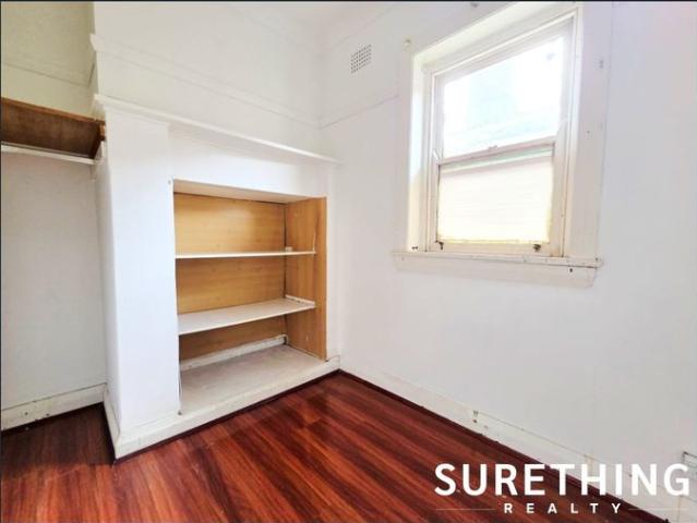 2 bed unit close to all amenities