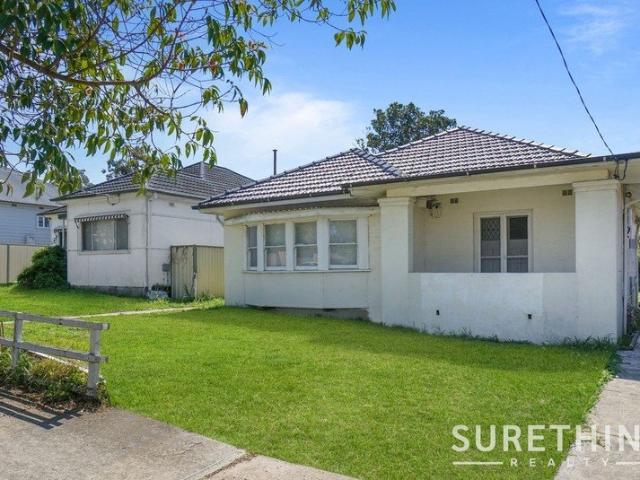 2 bed unit close to all amenities