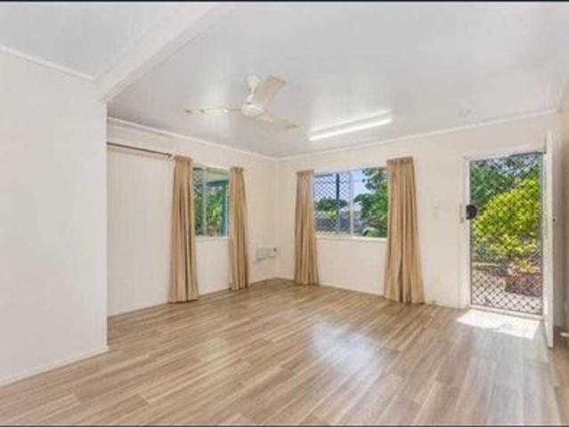 2 Bed unit close to Stockland