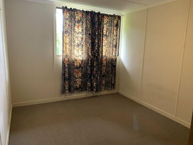 2 bed unit close to town NO PETS ALLOWED
