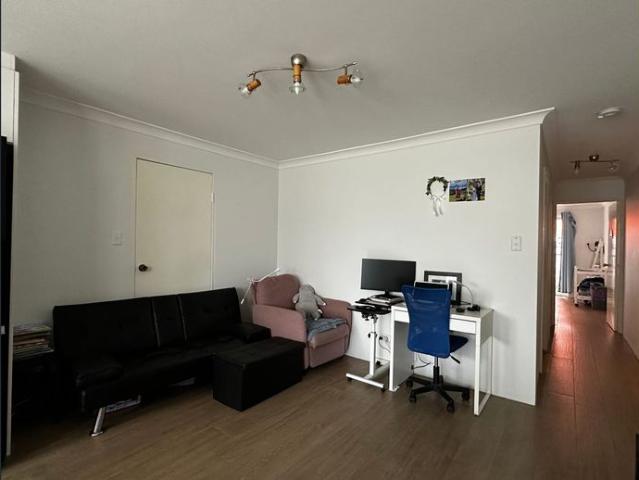 2 Bed Unit in a Convenient Location