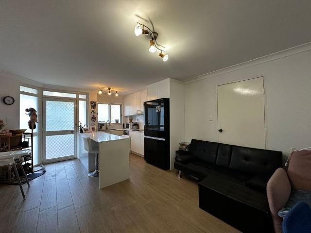 2 Bed Unit in a Convenient Location