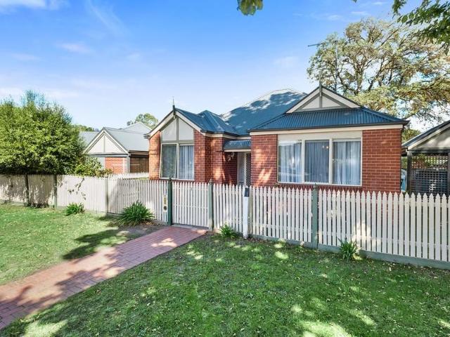 2 bed unit in prime central location