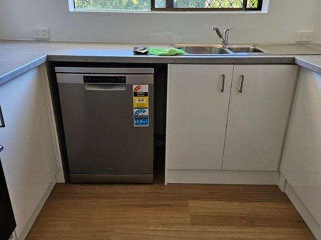 2 bed unit 1 garage with 5kw solar system
