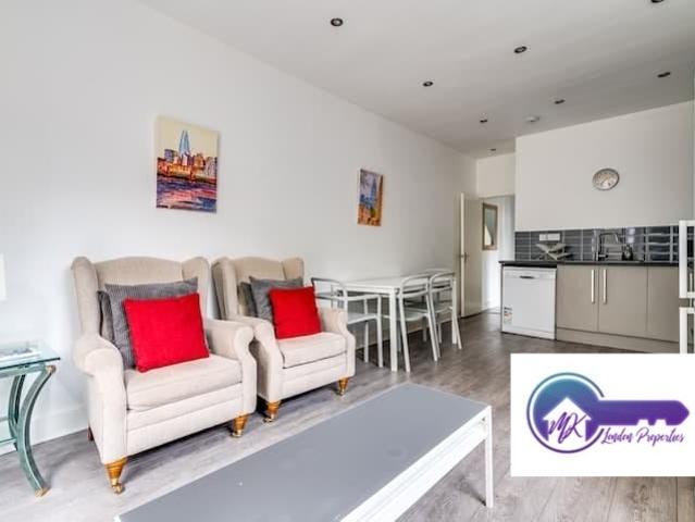 2 Bed with private garden 2 tenant maximum