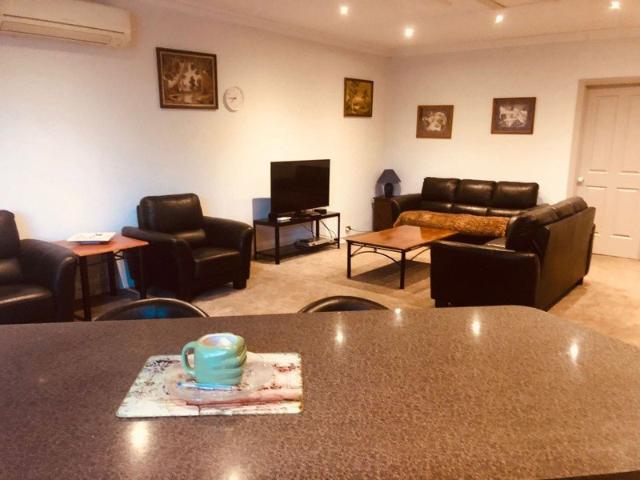 2 bed with wardrobe, large living area, kitchen & bathroom fully furnished/unfurnished with car park