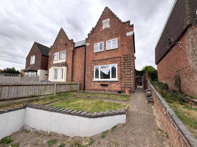 2 Bed Accommodation in Heathcote Road, Leamington Spa