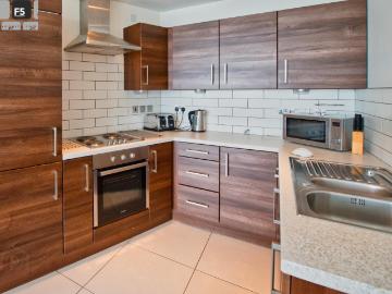 Apartment for rent in Belfast - Equipped kitchen