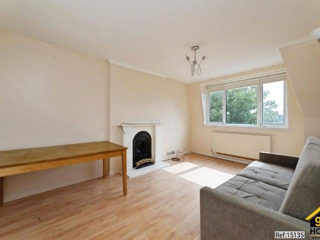 2 bed Apartment in Victoria Road, Romford, RM1 2JS
