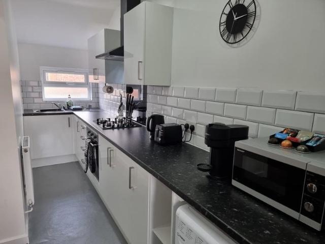 2 Bed Apartment Opp Railway Station