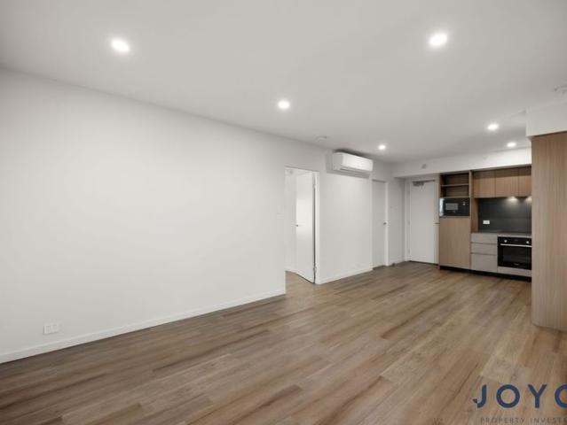2 Bed Apartment with the Best Views in the House!